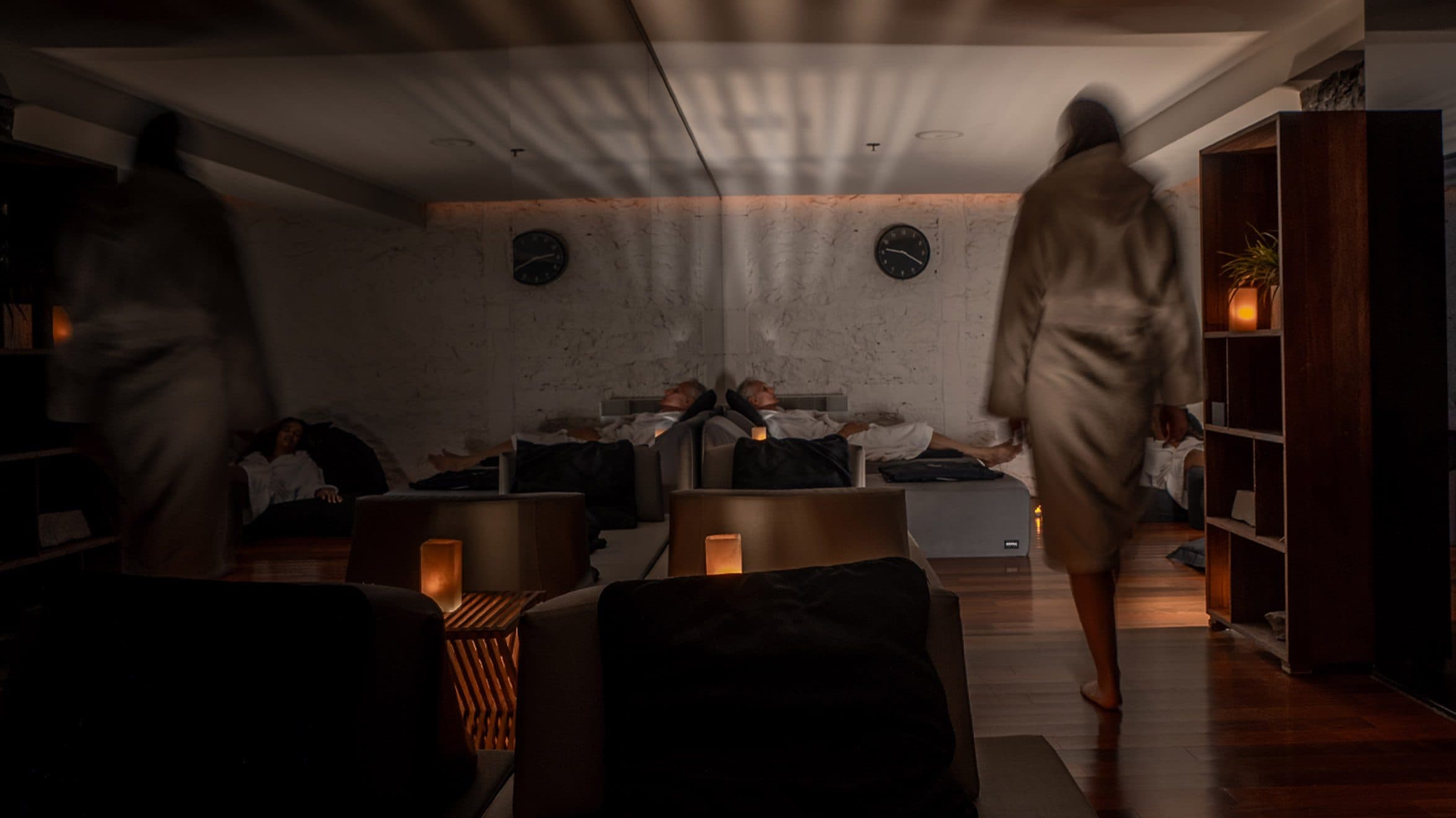 Peaceful screen-free area for unwinding at Scandinave Spa Vieux-Montréal.